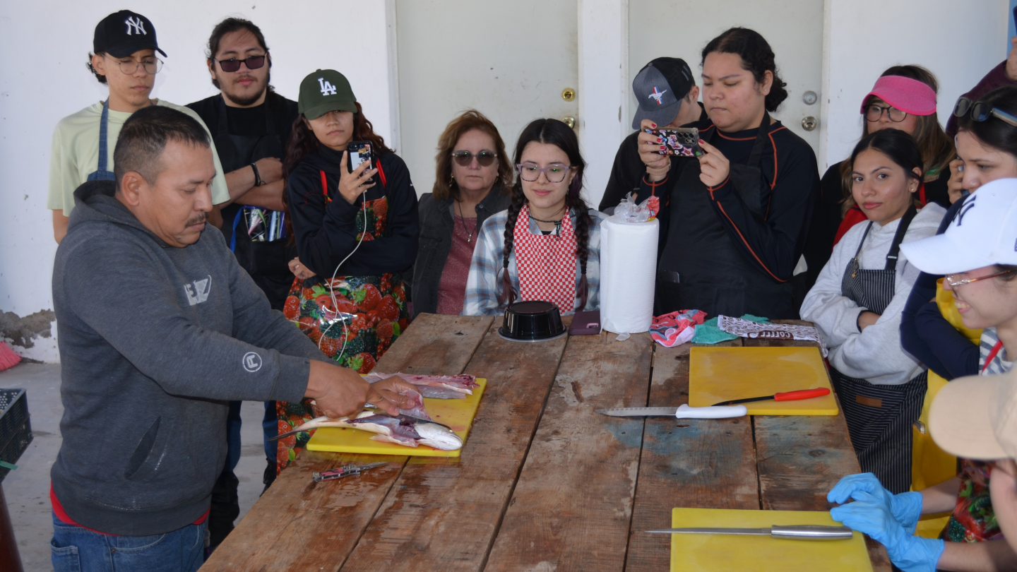 IAES fortalece formación académica con taller de manejo y procesamiento de pescado